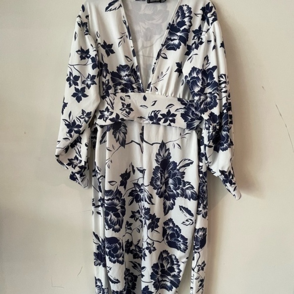 COPY - boohoo  plus’s size Floral Print Plunge Tie Waist Midi Dress - Blue - Si…